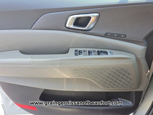 Used 2025 Kia Carnival SX FWD image 16