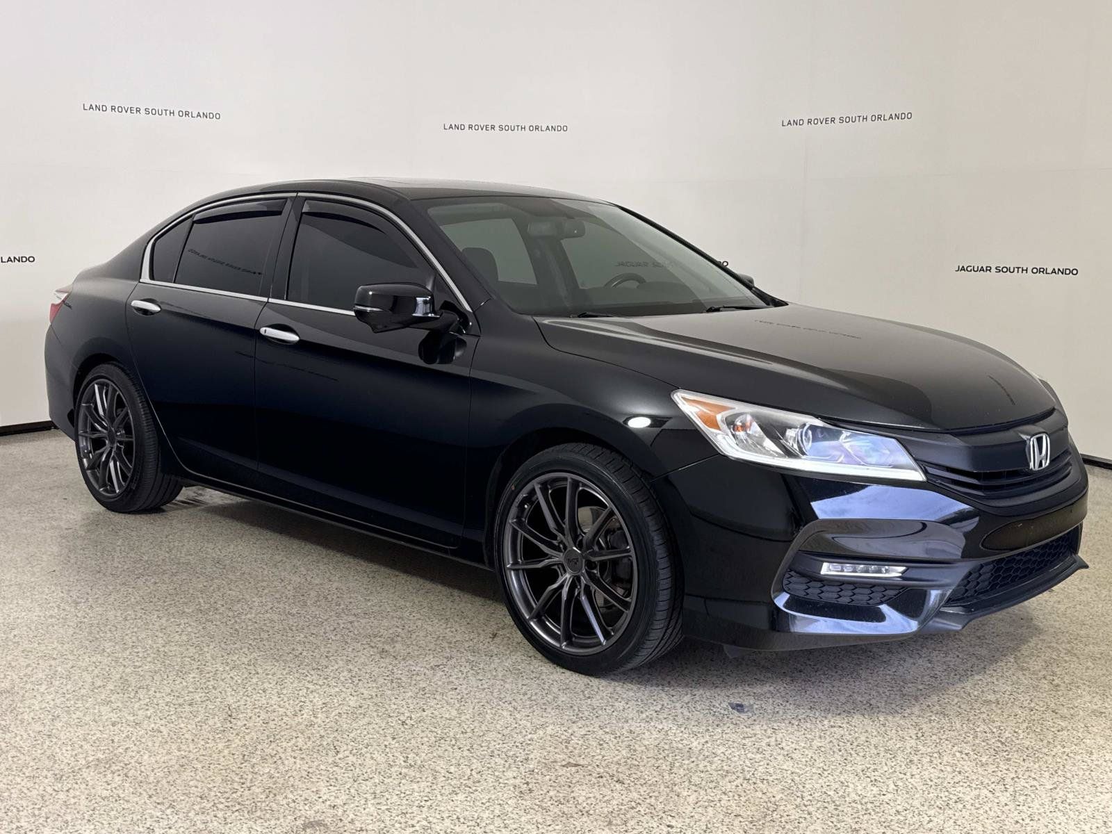 Used 2017 Honda Accord EX-L image 7