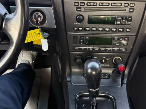 Used 2003 Ford Thunderbird image 34