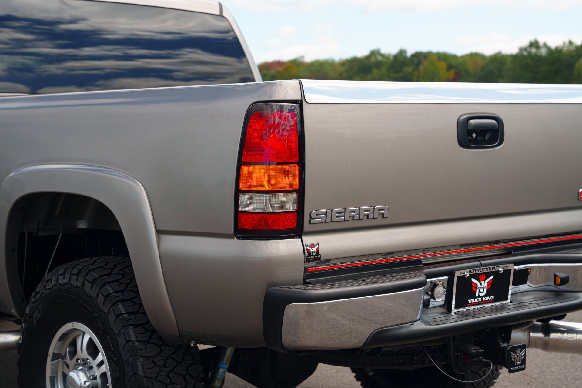 Used 2007 GMC Sierra 2500 SLT w/ Heavy-Duty Power Package AWD/4WD image 28