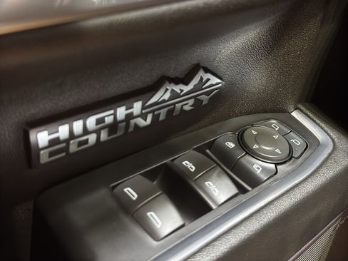 Used 2025 Chevrolet Silverado 1500 High Country w/ High Country Premium Package AWD/4WD image 38
