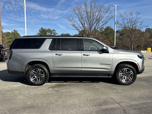 Used 2025 Chevrolet Suburban Z71 w/ Z71 Off-Road Package image 11