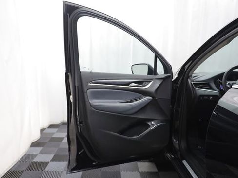 Used 2020 Buick Enclave Essence image 4