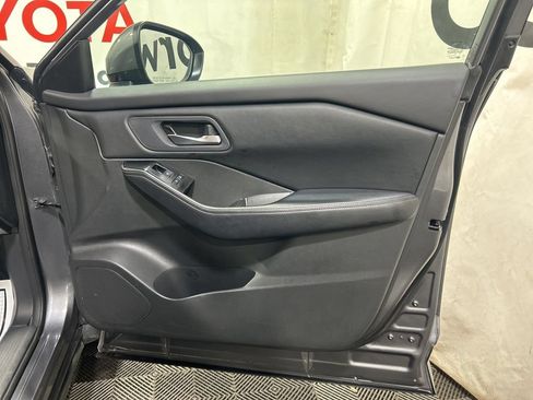 Used 2025 Nissan Rogue SV AWD/4WD image 9