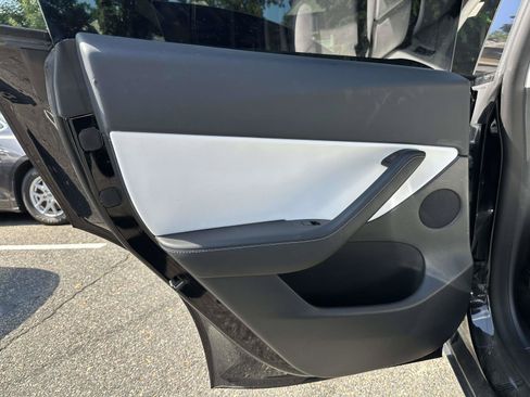 Used 2022 Tesla Model Y Performance AWD/4WD image 18