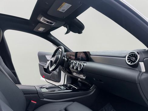 Used 2025 Mercedes-Benz CLA 250 4MATIC image 11