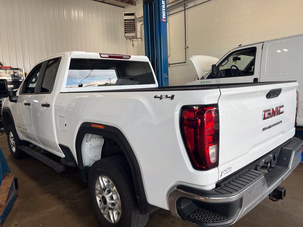Used 2024 GMC Sierra 2500 Pro w/ Convenience Package AWD/4WD image 4