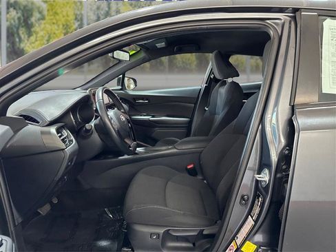 Used 2018 Toyota C-HR XLE FWD image 9