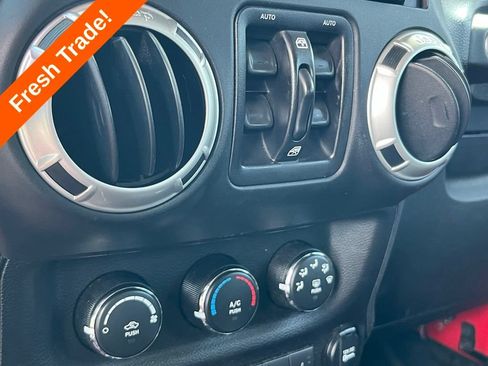 Used 2017 Jeep Wrangler Unlimited Rubicon AWD/4WD image 22