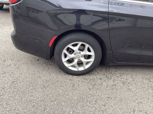 Used 2018 Chrysler Pacifica Touring Plus w/ Tire & Wheel Group image 24