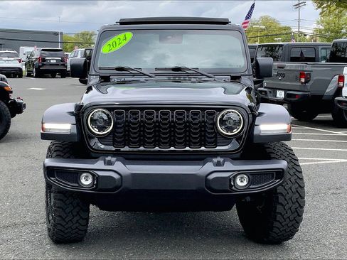 Used 2024 Jeep Wrangler Unlimited Sport AWD/4WD image 3