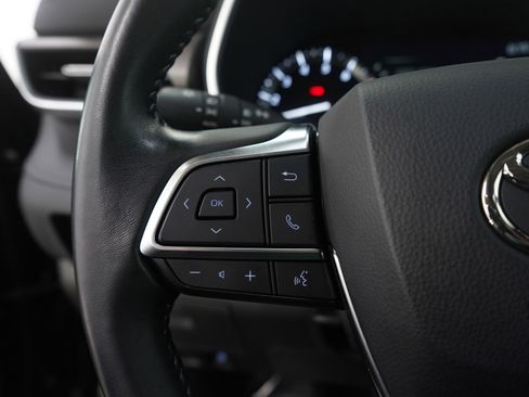 Used 2020 Toyota Highlander XLE image 27