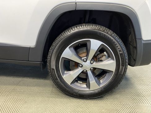 Certified 2019 Jeep Cherokee Limited w/ Trailer Tow Group image 32