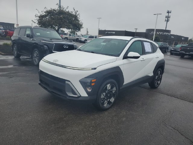 Certified 2025 Hyundai Kona SEL AWD/4WD image 2