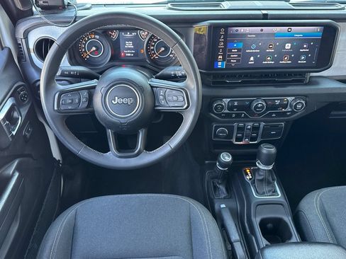Used 2025 Jeep Gladiator Sport AWD/4WD image 17