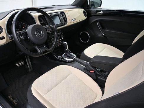 Used 2019 Volkswagen Beetle 2.0T FWD image 2