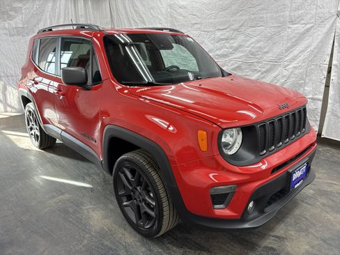 Used 2021 Jeep Renegade Latitude AWD/4WD image 3