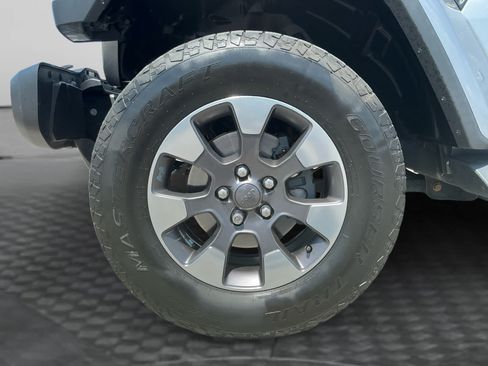 Used 2018 Jeep Wrangler Unlimited Sahara w/ LED Lighting Group AWD/4WD image 14