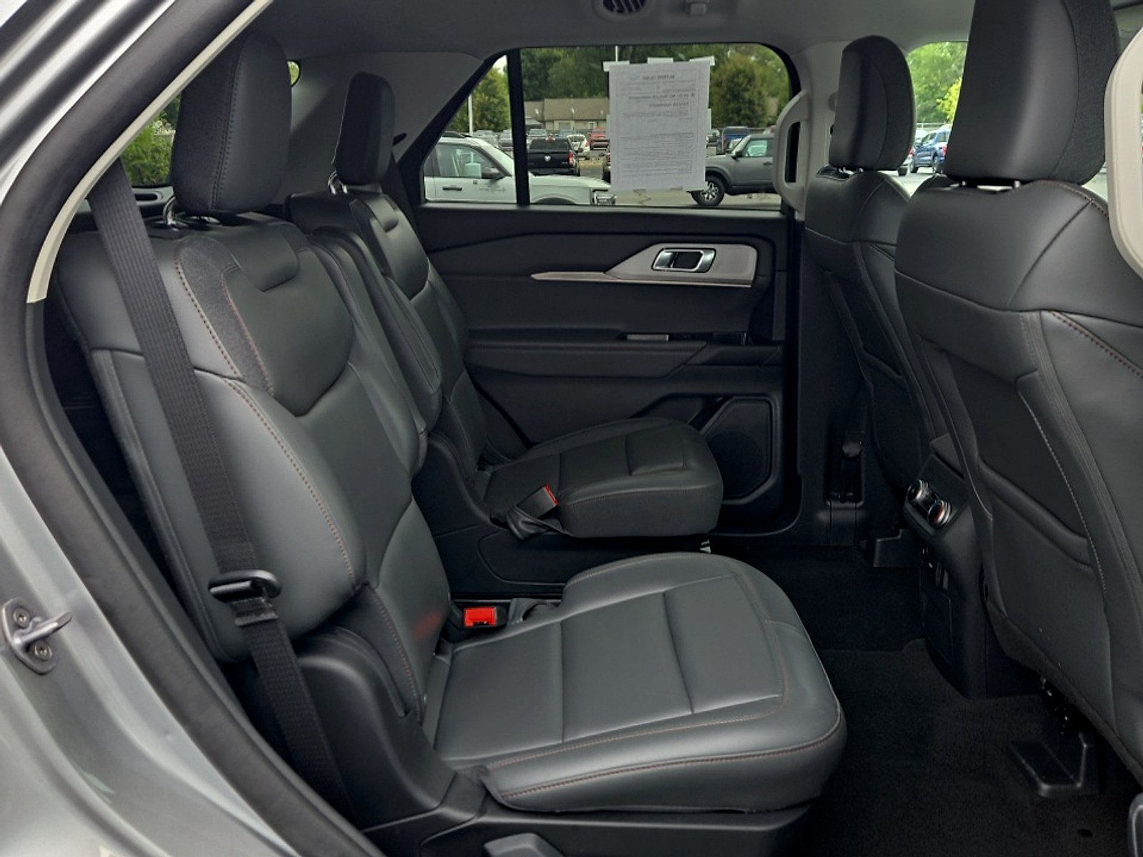Used 2025 Ford Explorer Active w/ Active Comfort Package AWD/4WD image 22