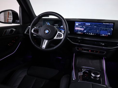 Used 2025 BMW X5 xDrive40i w/ M Sport Package AWD/4WD image 53