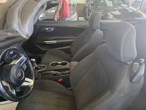Used 2019 Ford Mustang Convertible RWD image 16