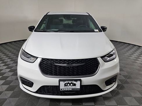 New 2026 Chrysler Pacifica Select image 9