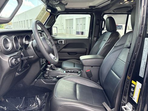 Used 2023 Jeep Wrangler Unlimited Sahara AWD/4WD image 17