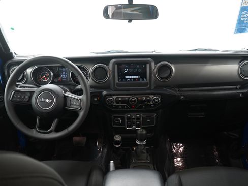 Used 2023 Jeep Gladiator Sport image 15