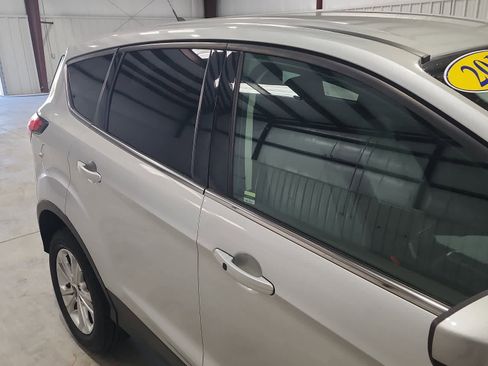 Used 2019 Ford Escape SE image 16