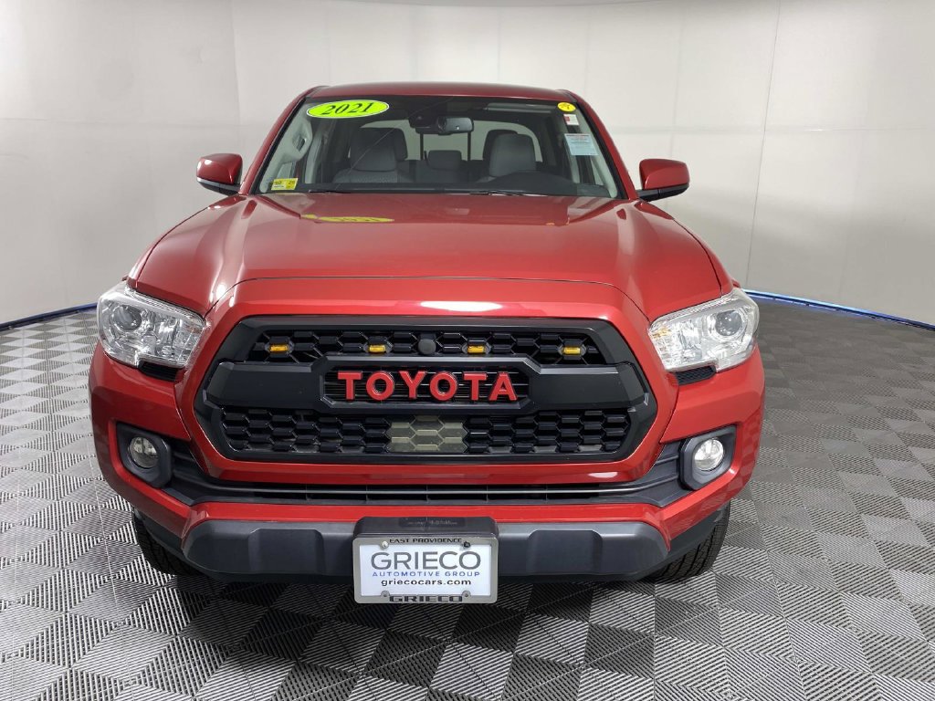 Used 2021 Toyota Tacoma SR5 AWD/4WD image 3