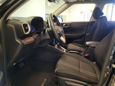 Used 2020 Hyundai Venue SEL w/ Convenience Package image 4