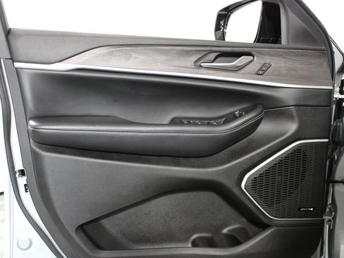 Used 2023 Jeep Grand Cherokee 30th Anniversary image 7