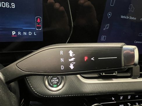 Used 2025 Chevrolet Equinox LT image 38