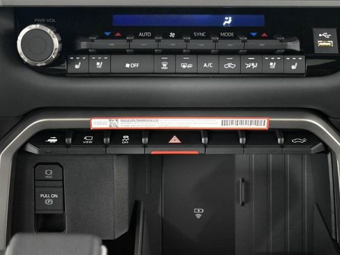 Used 2026 Toyota Tundra Platinum AWD/4WD image 40