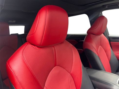 Used 2024 Toyota Highlander FWD image 50