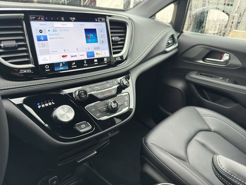 New 2026 Chrysler Pacifica Select image 20