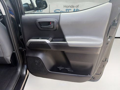 Used 2020 Toyota Tacoma SR5 image 30