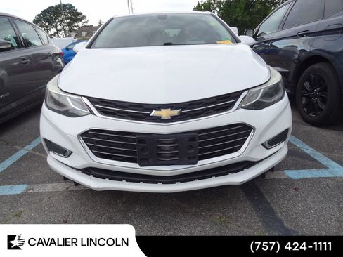 Used 2018 Chevrolet Cruze Premier FWD image 2