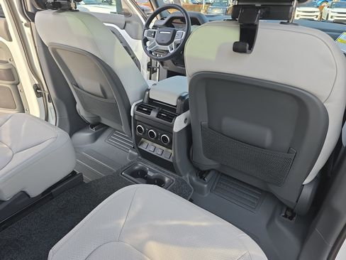 New 2026 Land Rover Defender 130 X-Dynamic SE image 11