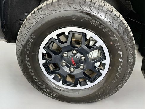 Used 2024 Toyota Tacoma TRD Off-Road w/ TRD Off Road Upgrade Package AWD/4WD image 32