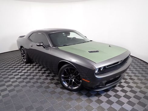Used 2019 Dodge Challenger SXT RWD image 5