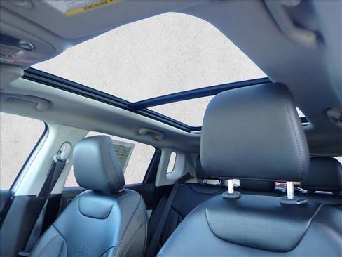 Used 2022 Jeep Compass Limited w/ Sun and Sound Group image 13