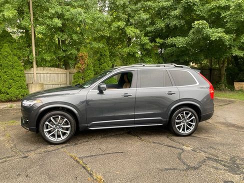 Used 2017 Volvo XC90 T6 Momentum w/ Vision Package AWD/4WD image 2