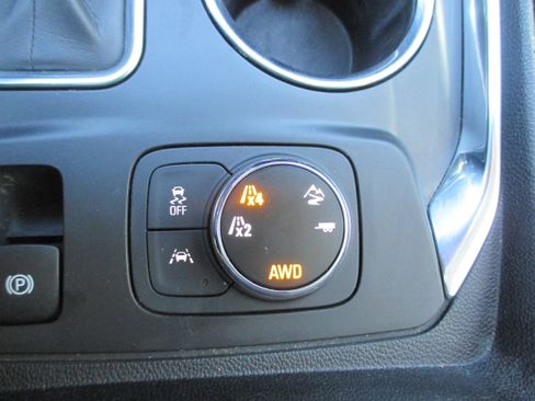 Used 2021 Chevrolet Traverse LT w/ LPO, Black Accent Package AWD/4WD image 19