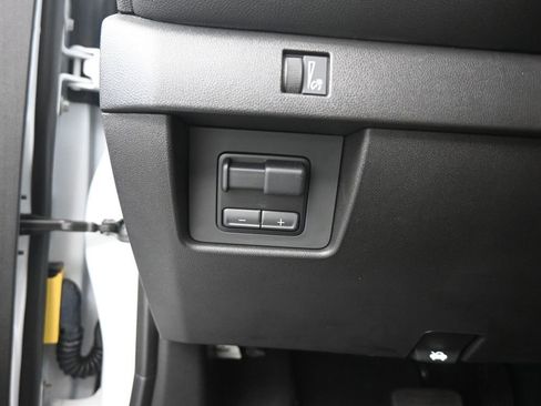 Used 2024 Chevrolet Colorado LT image 16