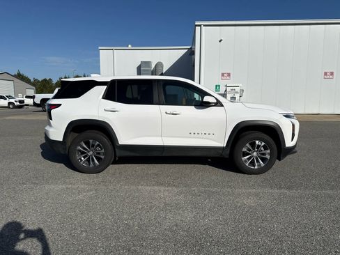 Used 2025 Chevrolet Equinox LT image 2