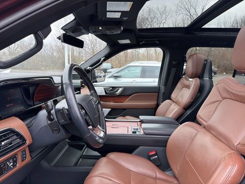 Used 2024 Lincoln Navigator Reserve image 9