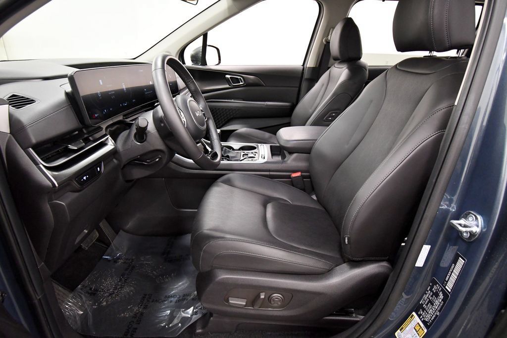 Certified 2026 Kia Carnival SX w/ SX Dark Edition Package FWD image 15