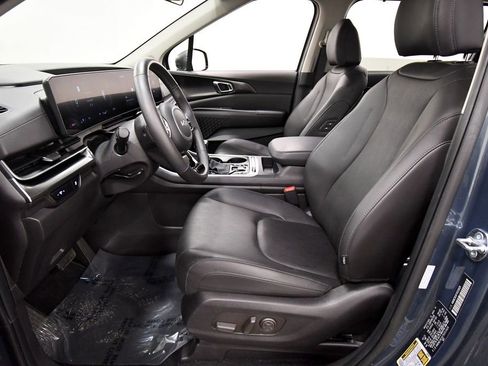 Certified 2026 Kia Carnival SX w/ SX Dark Edition Package FWD image 15