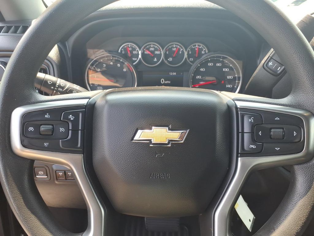 Used 2022 Chevrolet Silverado 2500 Custom w/ Custom Value Package AWD/4WD image 5